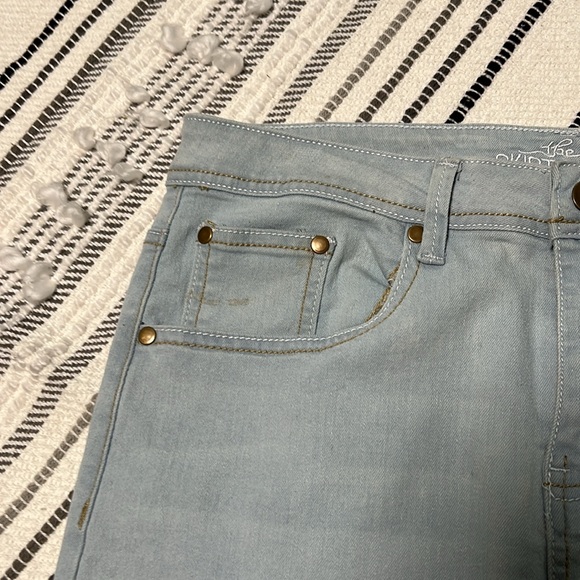 Jean skirt with lace deatail - Picture 3 of 5